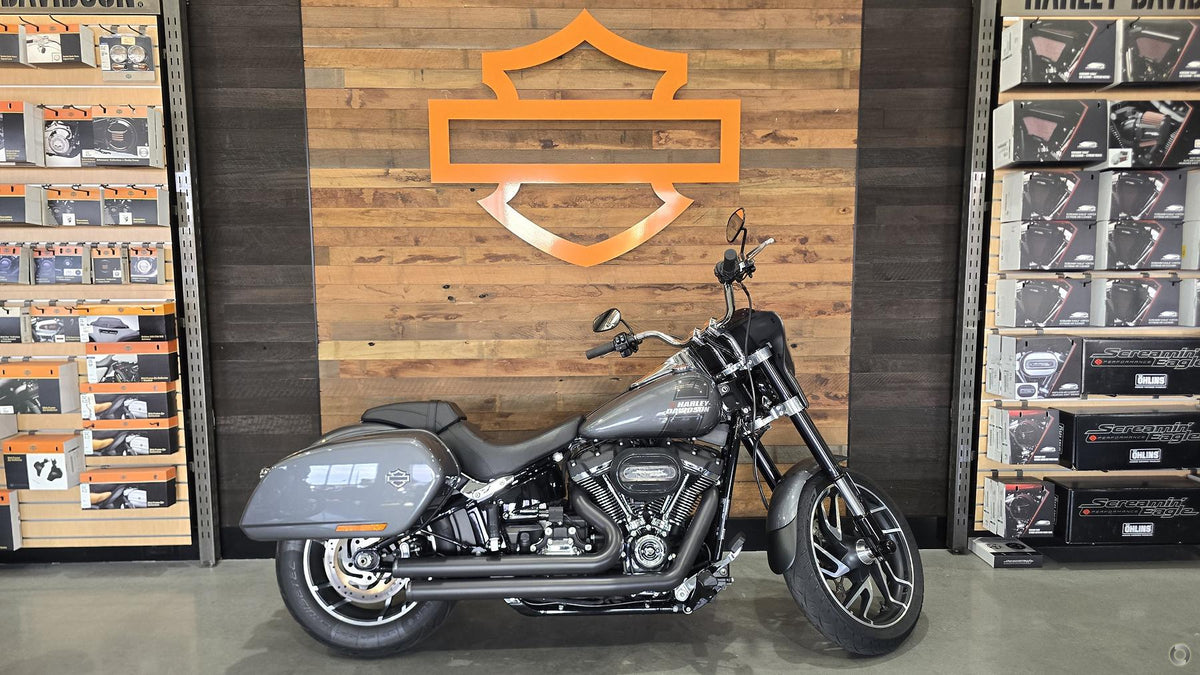 MID YEAR MADNESS - HARLEY-DAVIDSON SPORT GLIDE - BU01447