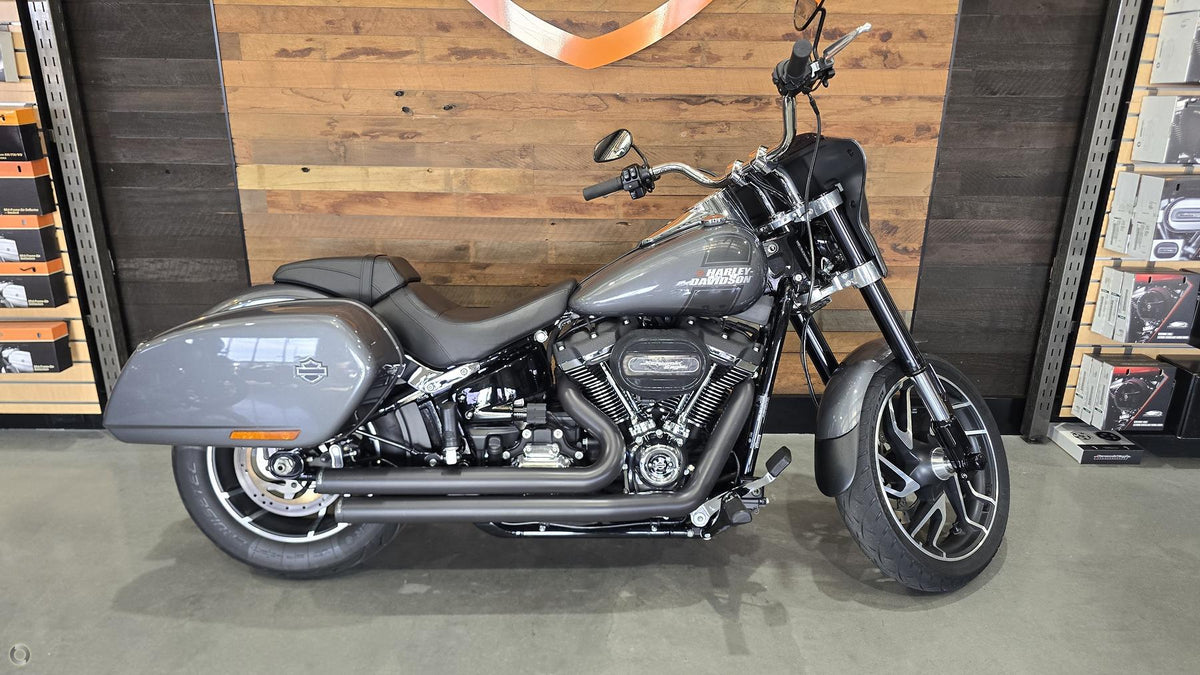 MID YEAR MADNESS - HARLEY-DAVIDSON SPORT GLIDE - BU01447
