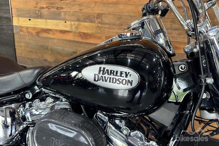 MID YEAR MADNESS - HARLEY-DAVIDSON HERITAGE CLASSIC BU01360