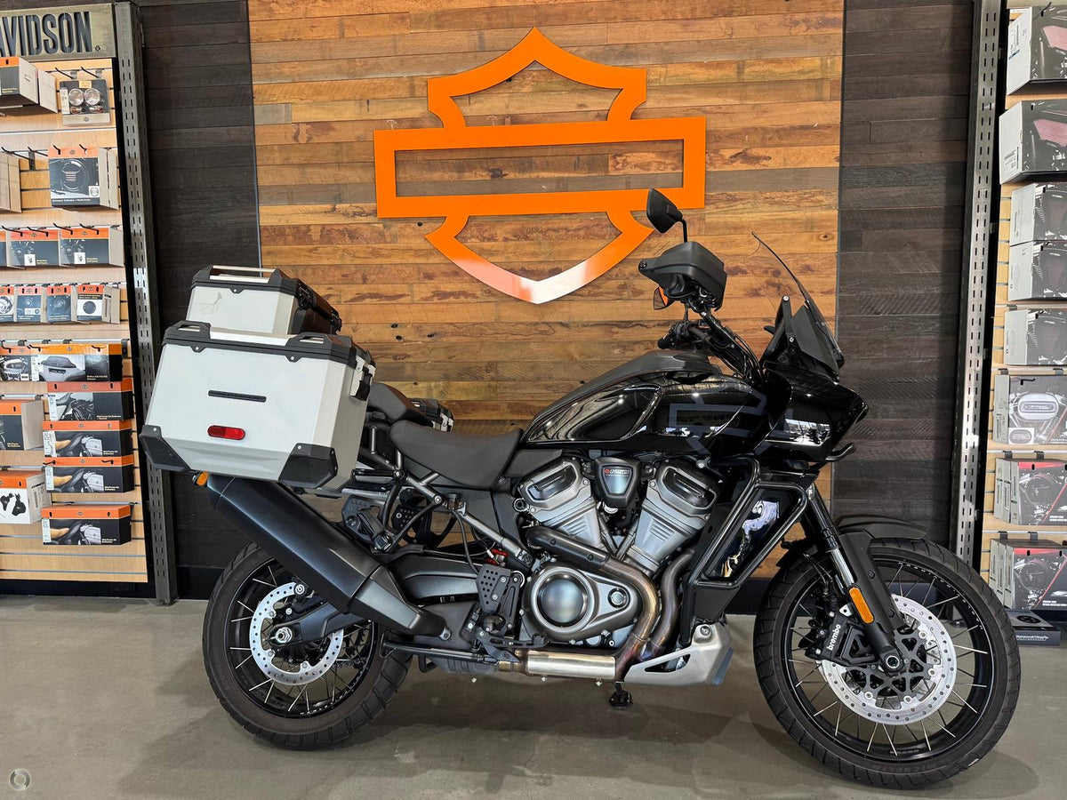 MID YEAR MADNESS - HARLEY-DAVIDSON PAN AMERICA SPECIAL - BU01450