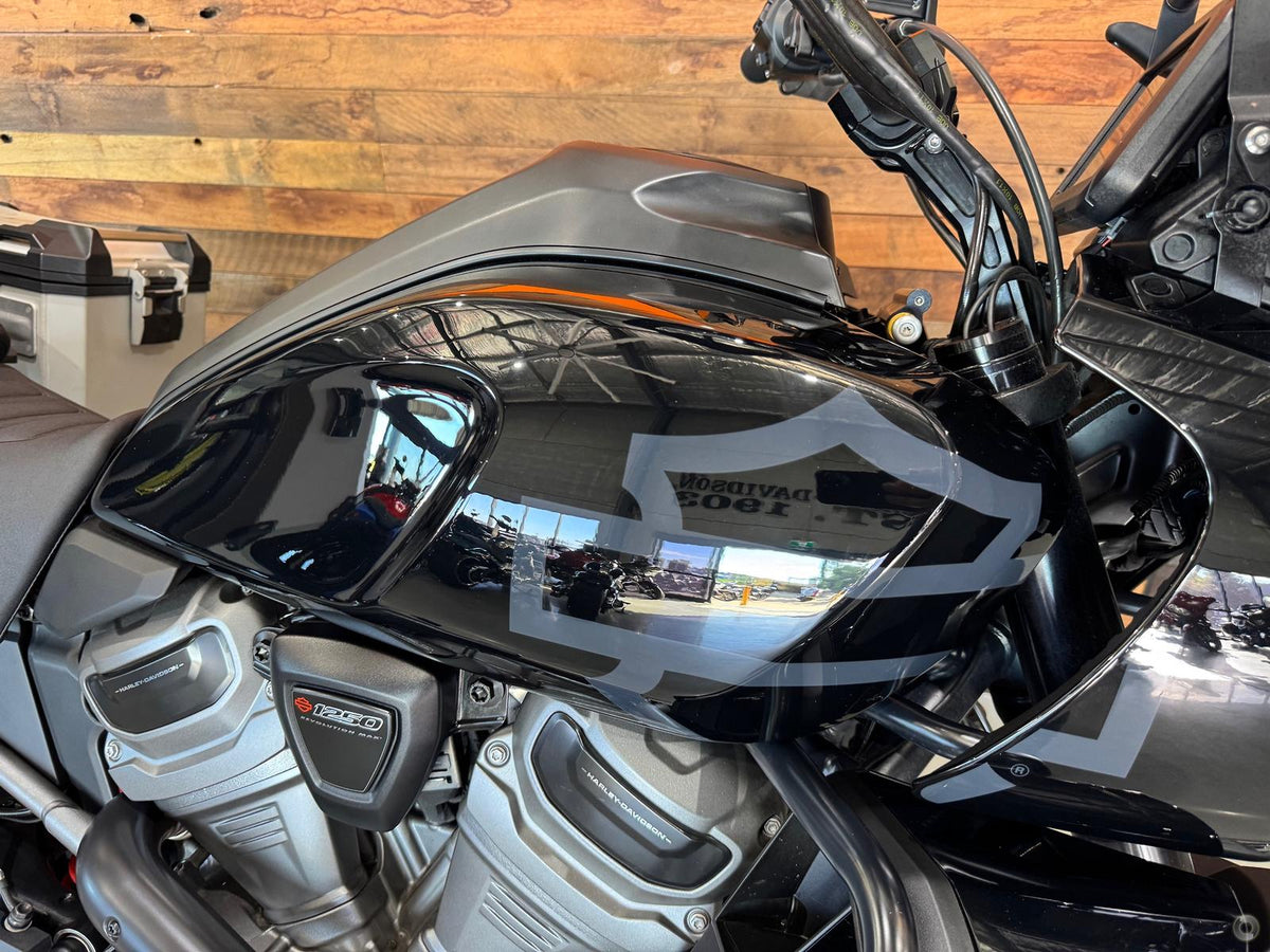 MID YEAR MADNESS - HARLEY-DAVIDSON PAN AMERICA SPECIAL - BU01450