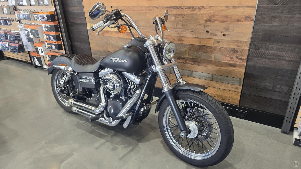 MID YEAR MADNESS - HARLEY-DAVIDSON STREET BOB - BU01449