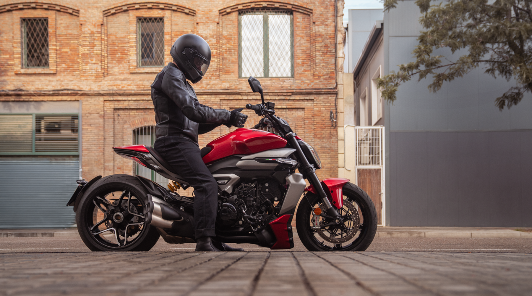 New XDiavel V4