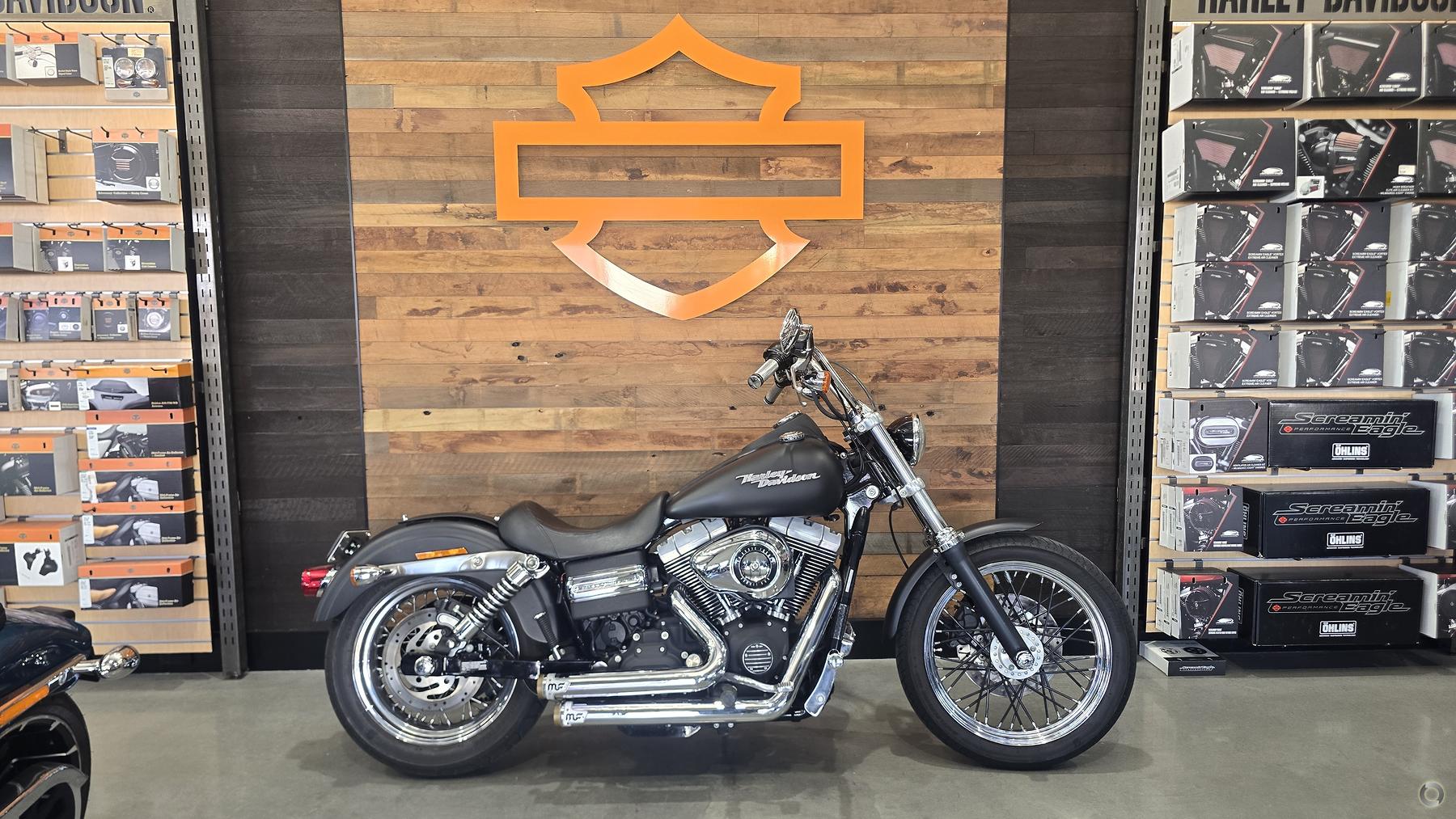 MID YEAR MADNESS - HARLEY-DAVIDSON STREET BOB - BU01449