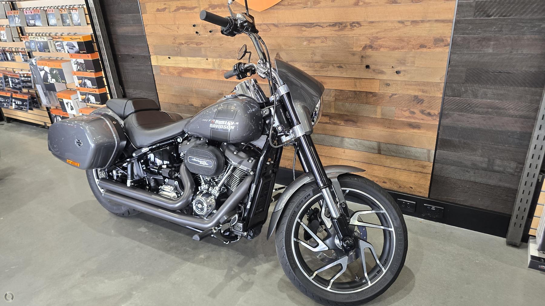 MID YEAR MADNESS - HARLEY-DAVIDSON SPORT GLIDE - BU01447