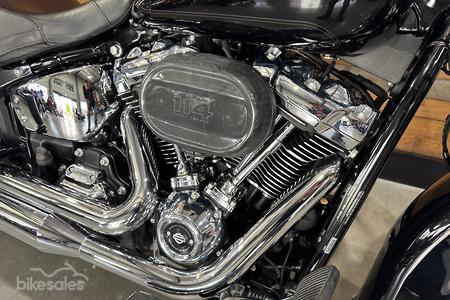 MID YEAR MADNESS - HARLEY-DAVIDSON HERITAGE CLASSIC BU01360