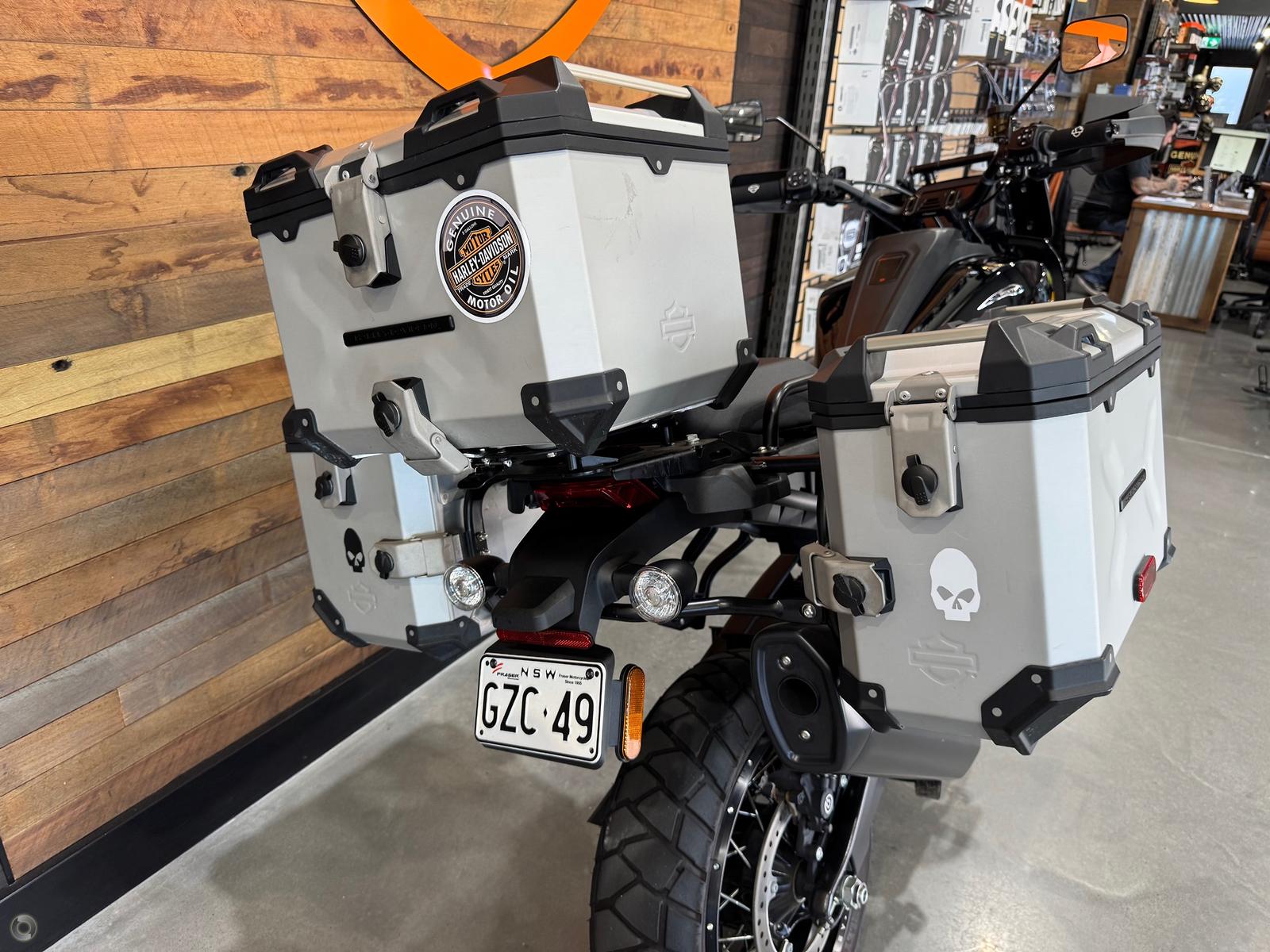 MID YEAR MADNESS - HARLEY-DAVIDSON PAN AMERICA SPECIAL - BU01450