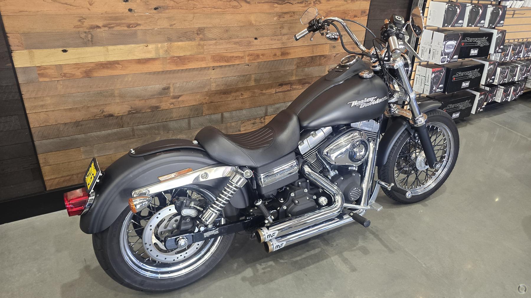 MID YEAR MADNESS - HARLEY-DAVIDSON STREET BOB - BU01449