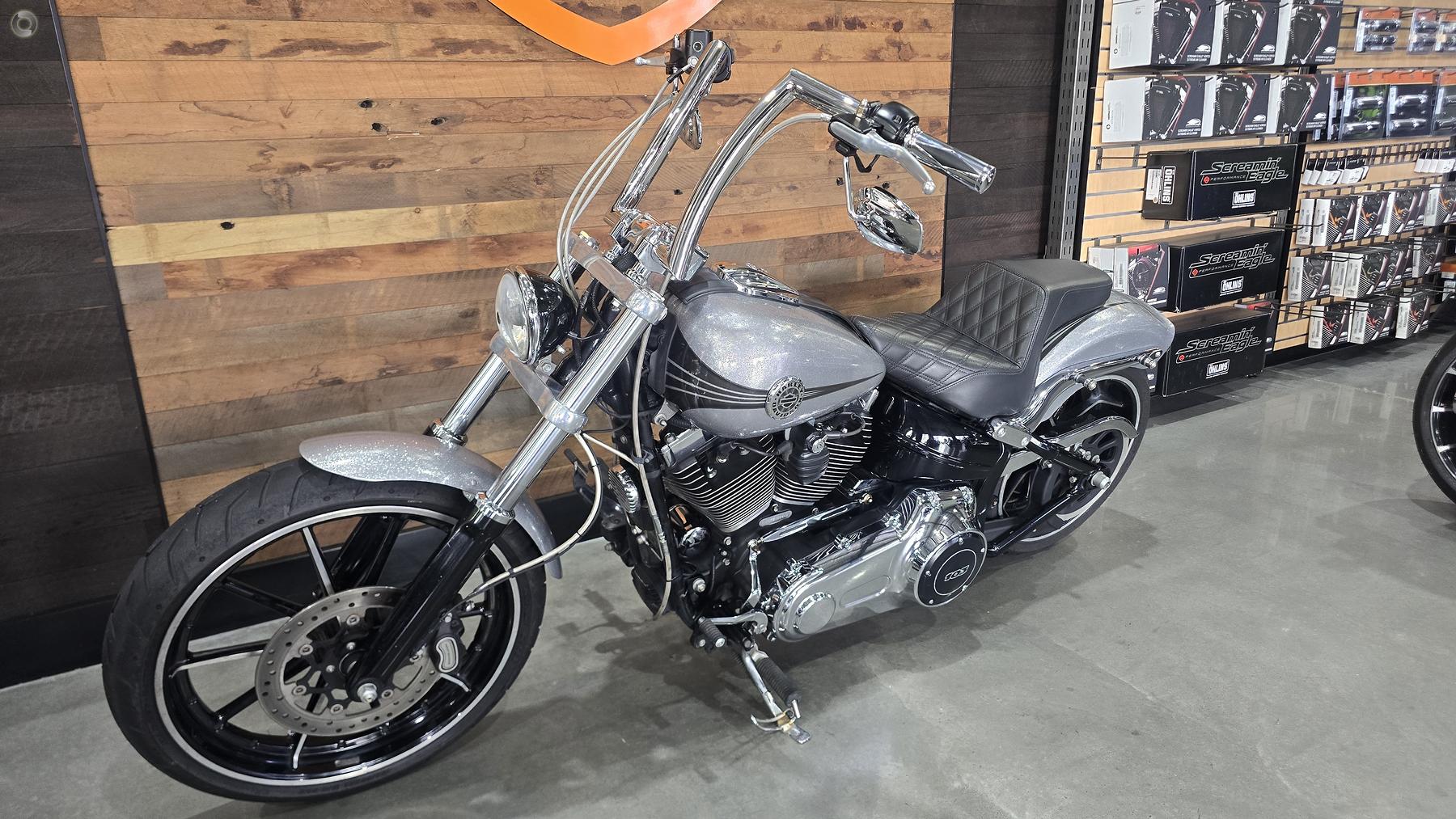 MID YEAR MADNESS - HARLEY-DAVIDSON BREAKOUT FXSB BU01414