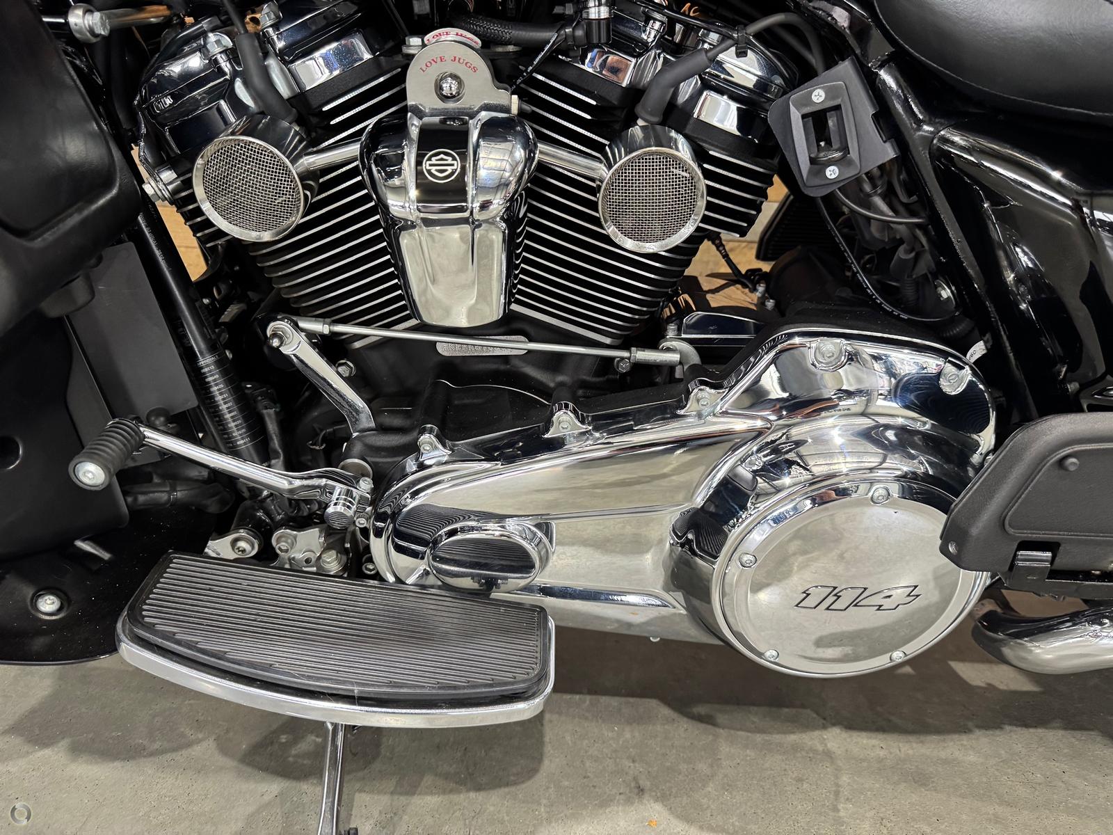 MID YEAR MADNESS - HARLEY-DAVIDSON ULTRA LIMITED - BU01407