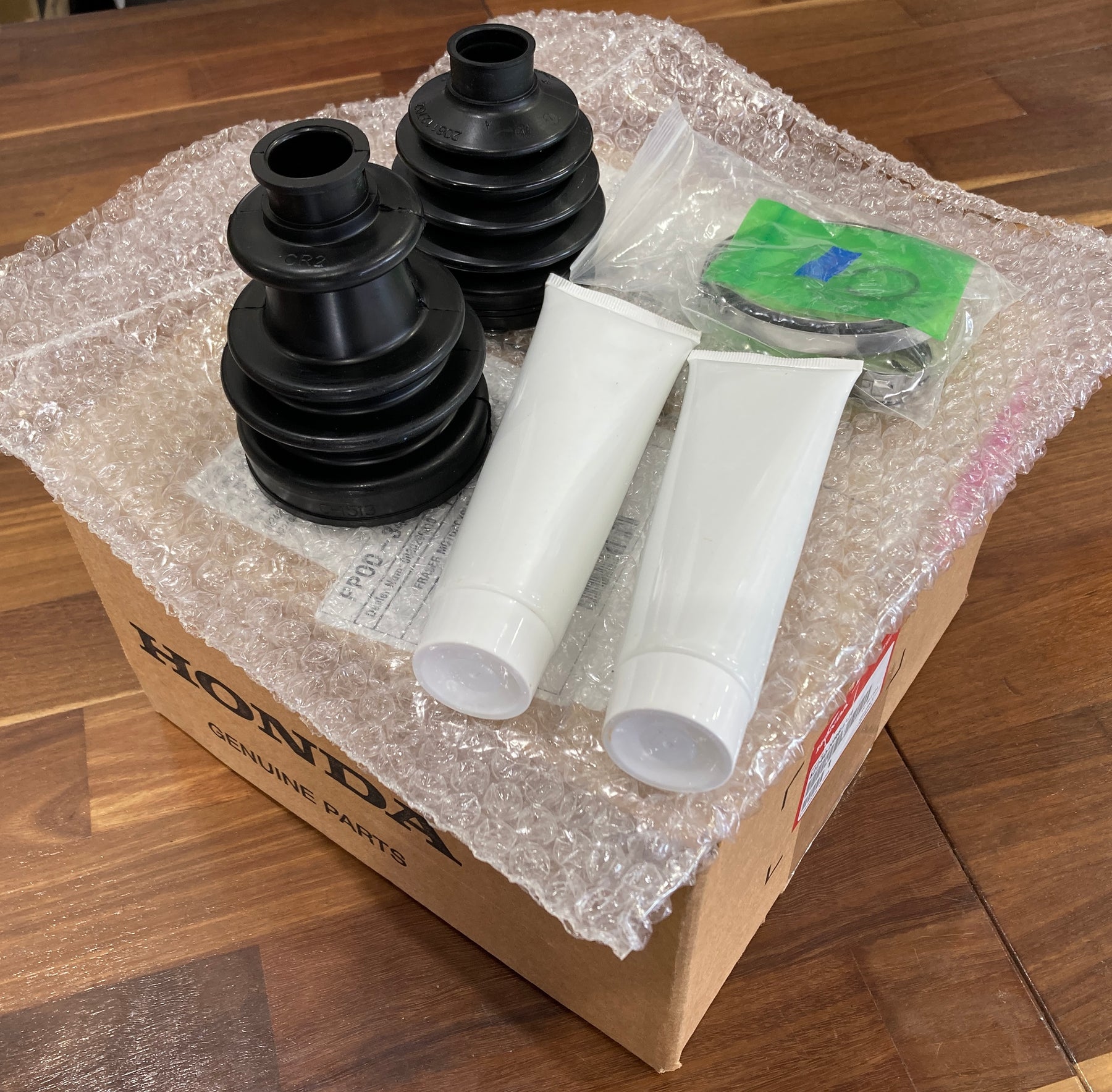 42240HR6B01 BOOT SET