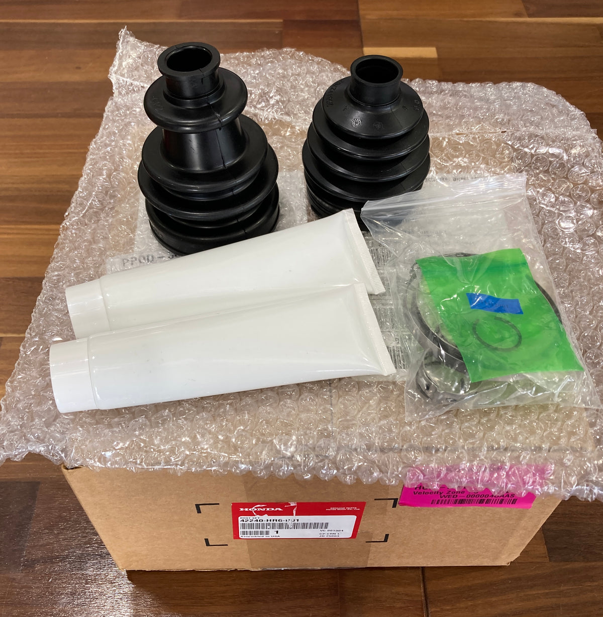 42240HR6B01 BOOT SET