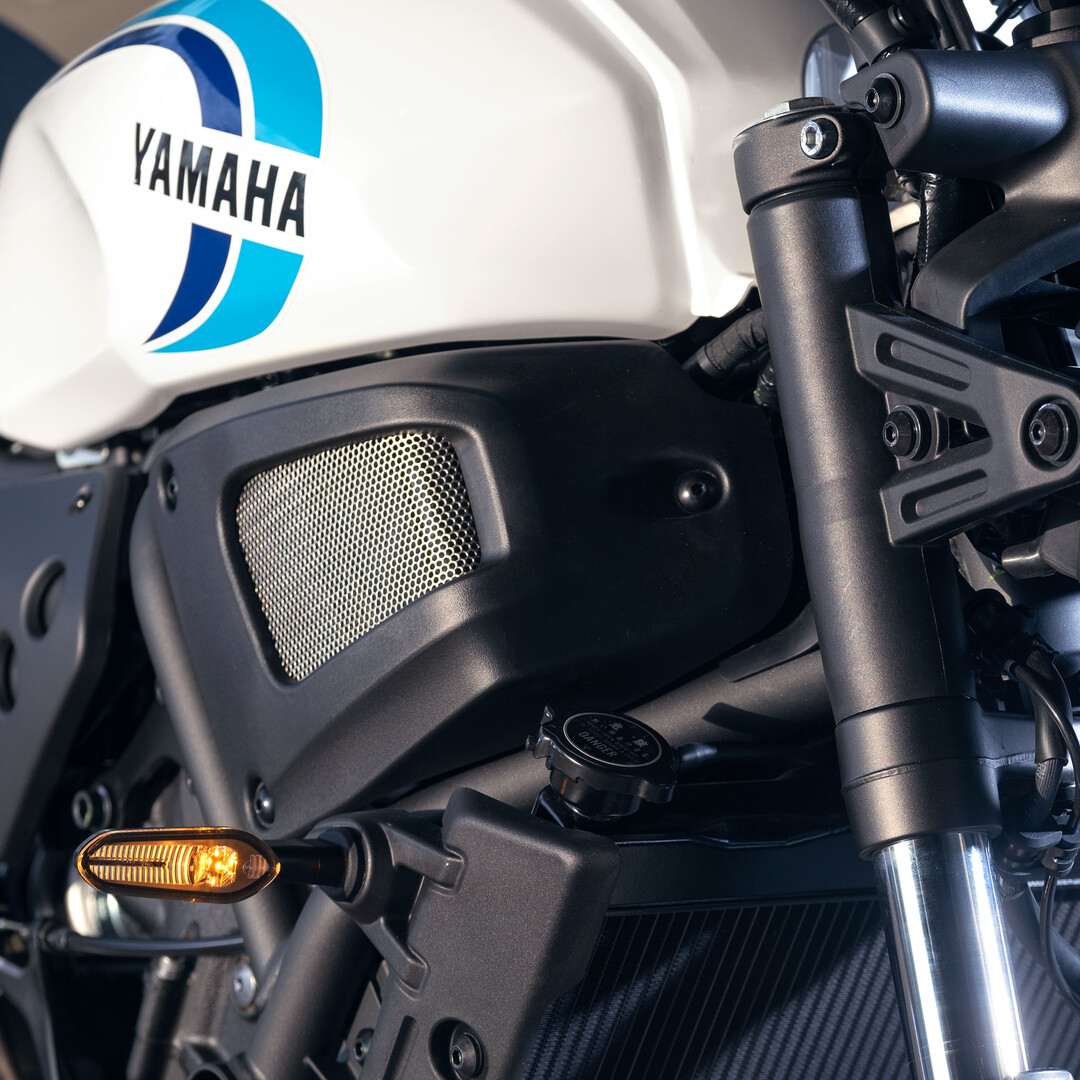 Xsr700 best sale fuel tank